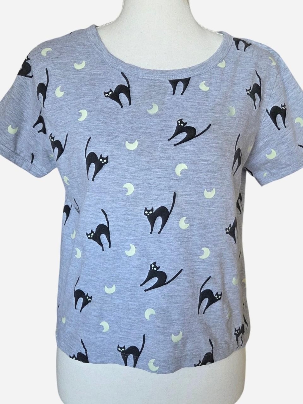 Halloween cat t-shirt glow in the dark moons cropped size M